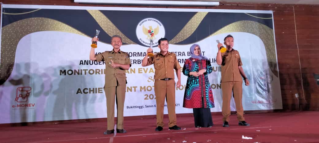 Nagari Bungo Pasang Salido Dan Nagari Kubu Tapan Raih Penghargaan Keterbukaan Informasi Publik Tingk