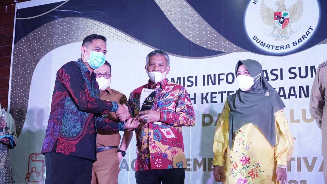 Kadis Kominfo Pesisir Selatan Raih Achievment Motivation Person Dari KI Sumbar