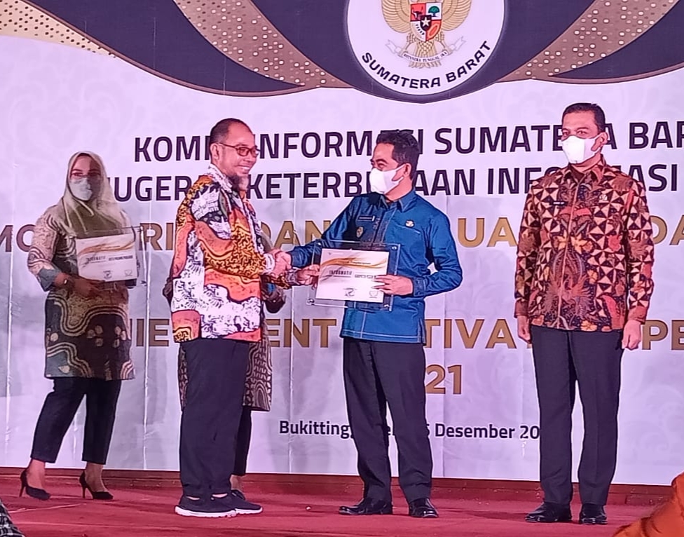 Anugerah KIP Sumbar 2021, Pesisir Selatan Kembali Raih Peringkat 1 Keempat Kalinya
