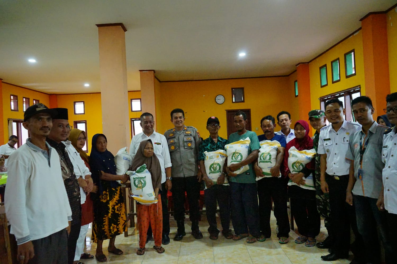 Sebanyak 1.873 KPM di Kecamatan Lunang Terima Bantuan dari Badan Pangan Nasional