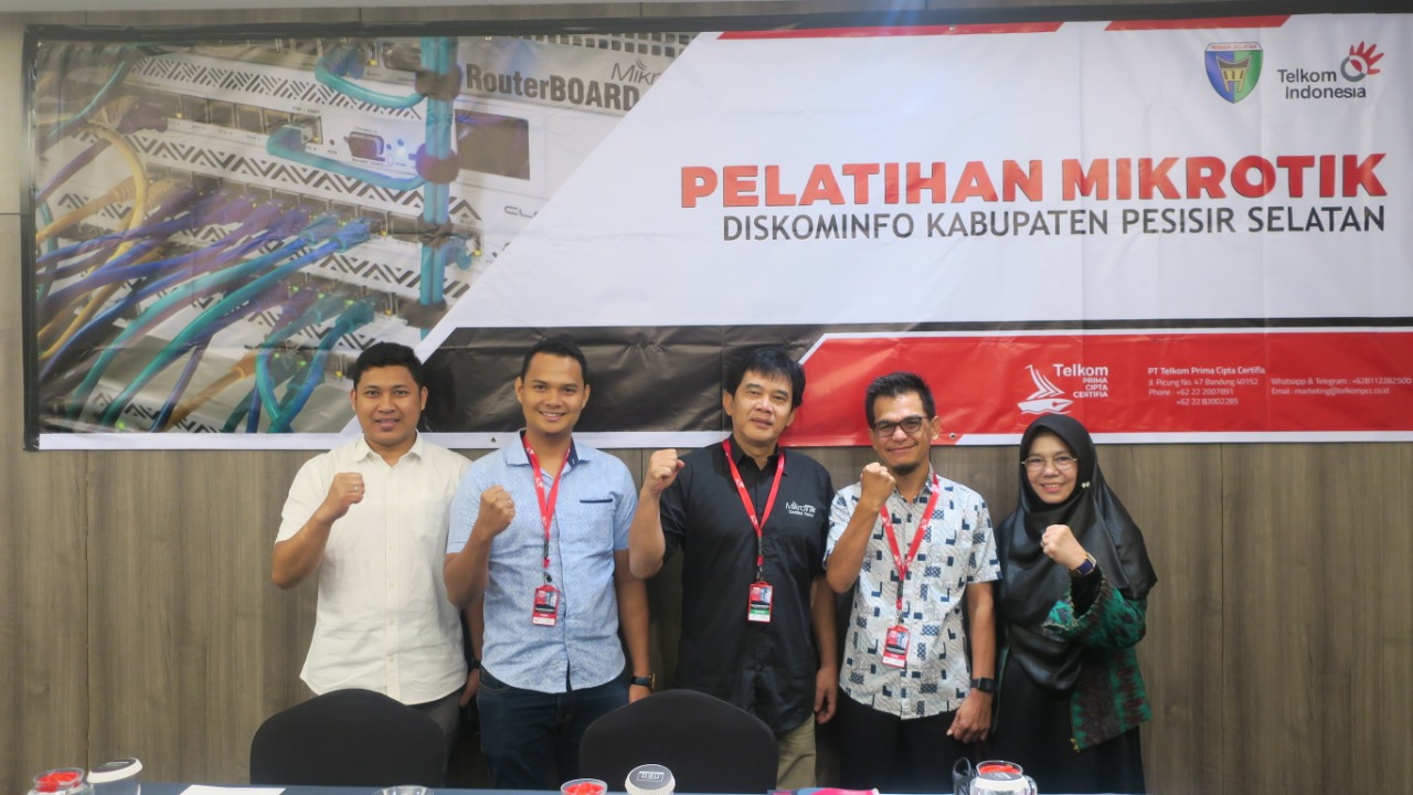 PEGAWAI DINAS KOMINFO MENGIKUTI PELATIHAN MIKROTIK DI YOGYA
