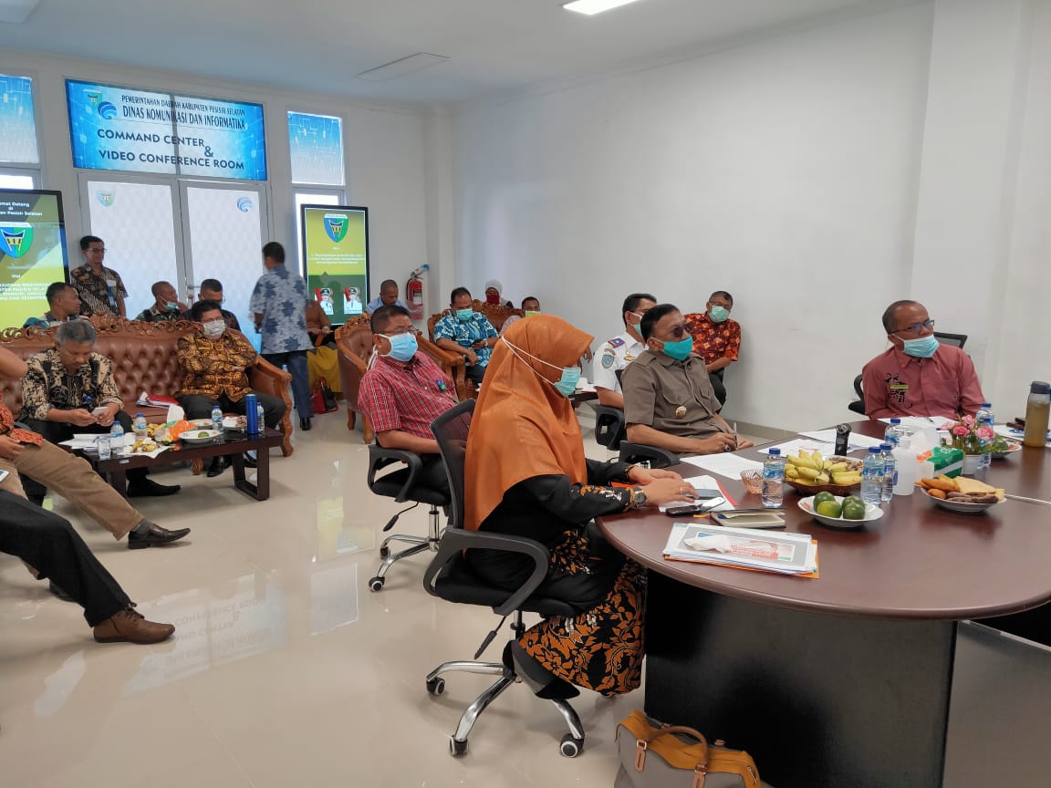 Video Conference dengan Gubernur Sumbar, Bupati Pessel Laporkan Perkembangan Covid 19