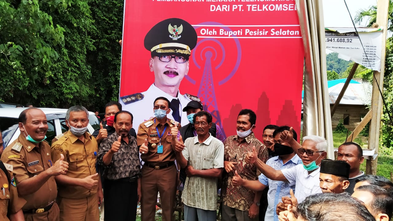 Bupati Pessel Meletakan Batu Pertama Pembangunan Tower Telkomsel di Nagari Gantiang Mudiak Selatan